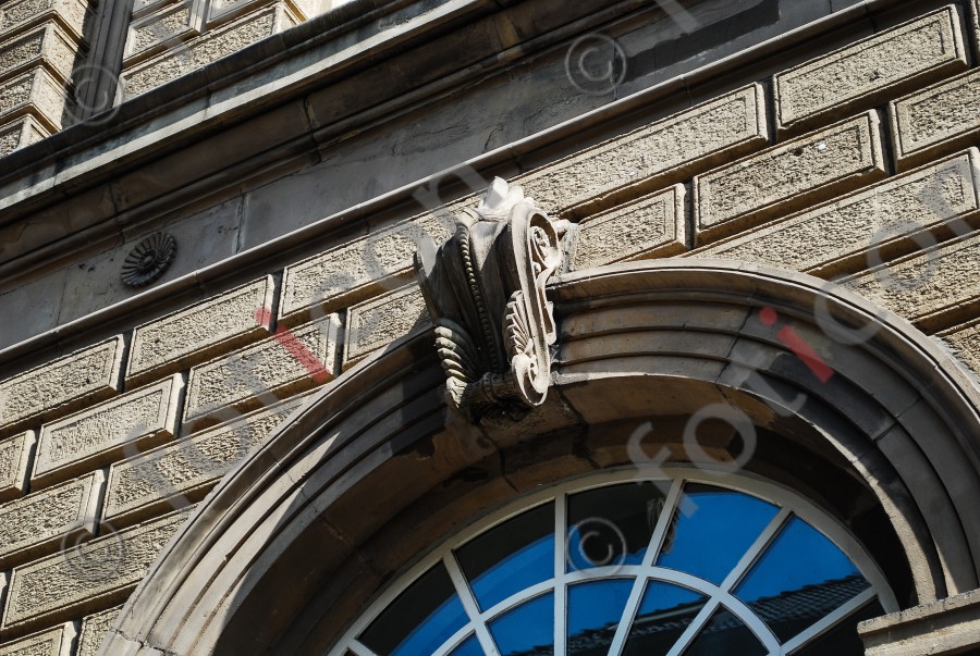 Agraffe in Volutenform | Clasp in volute form (foticon-duesseldorf-akademie-117.jpg)